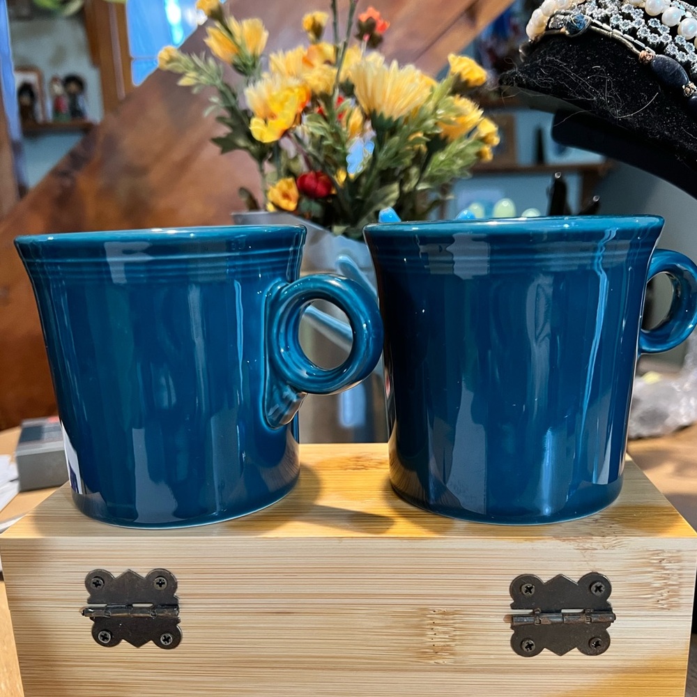 Two Fiesta ring mugs in the color evergreen. Great shape!